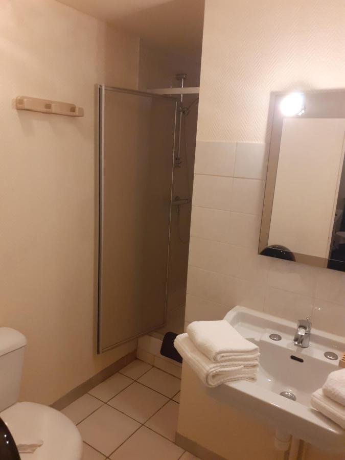 Hotel Le Grand Cerf Nonancourt Esterno foto