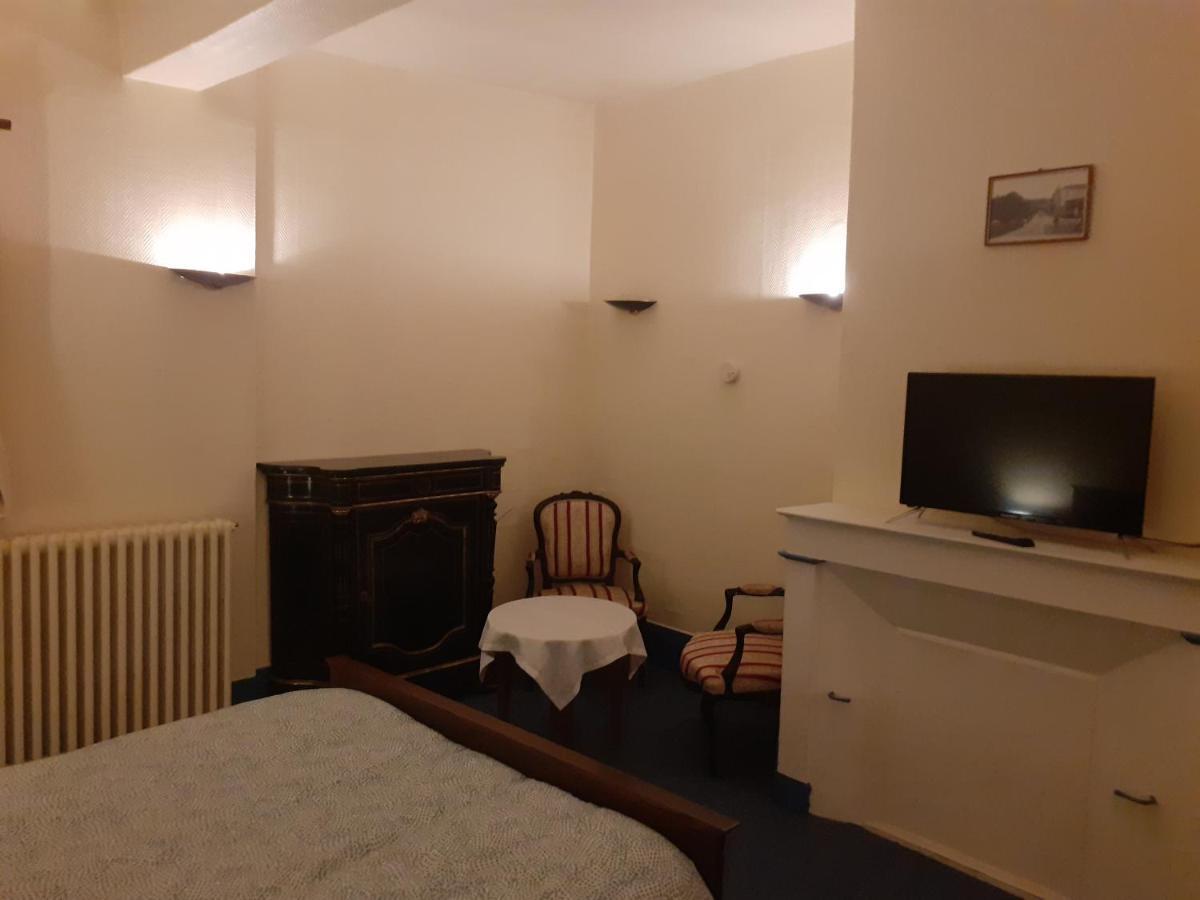 Hotel Le Grand Cerf Nonancourt Esterno foto